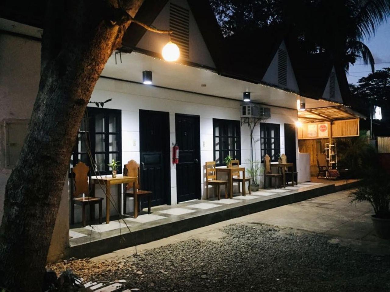 A&J Pension Puerto Princesa Екстер'єр фото