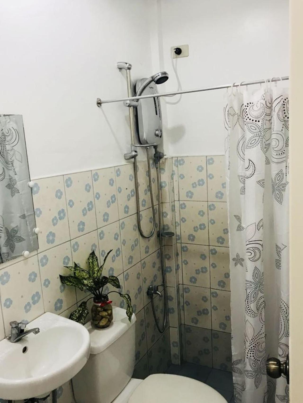 A&J Pension Puerto Princesa Екстер'єр фото