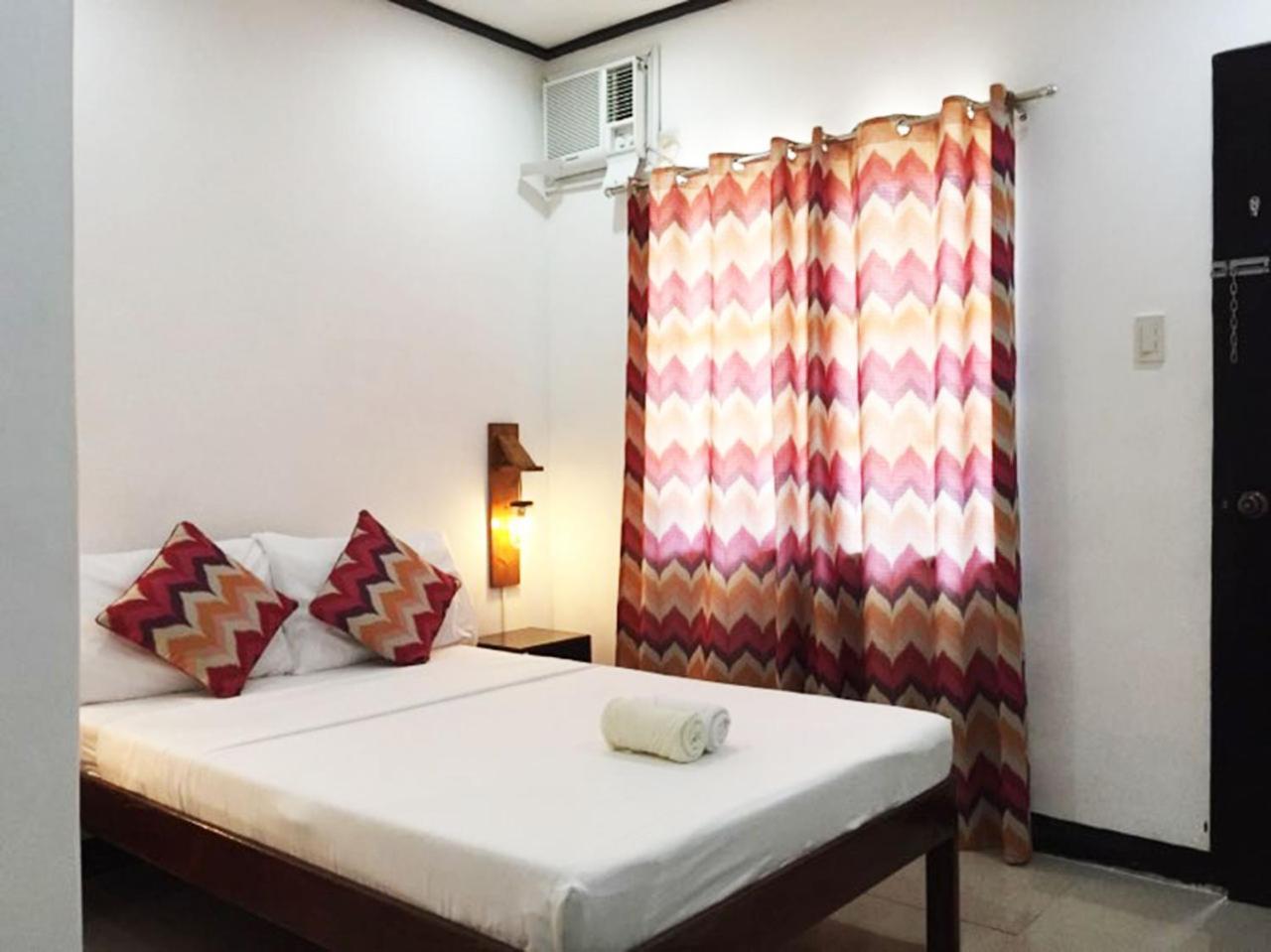 A&J Pension Puerto Princesa Екстер'єр фото