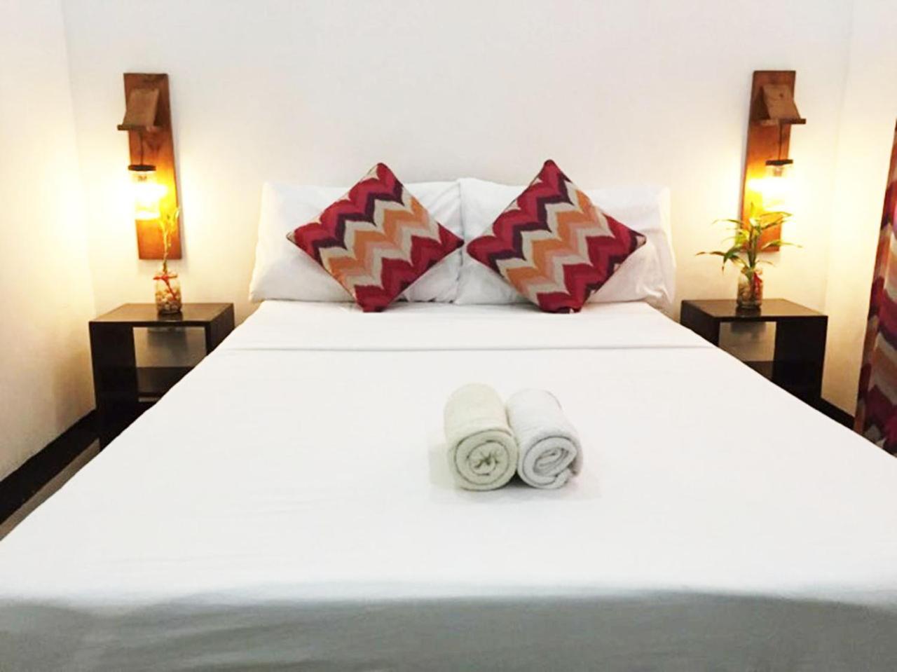 A&J Pension Puerto Princesa Екстер'єр фото